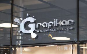 letrero en acero para exteriores